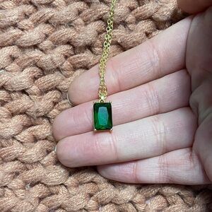 Elegant Green Pendant Necklace